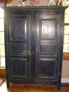 Armoire qubcoise en pin,  deux vantaux fichs  queue-de-rat.